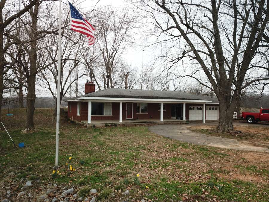 Beautiful Brick - Equestrian's Dream on 10.01 acres